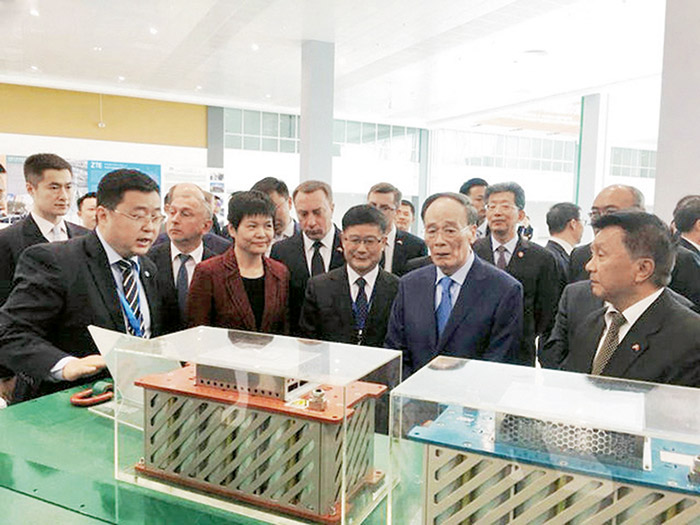  2018年国家副主席王岐山参观考察j9集团平台奥威超级电容